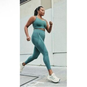 NWT CALIA PowerMove Compression Tights
Puya Green, Size XL